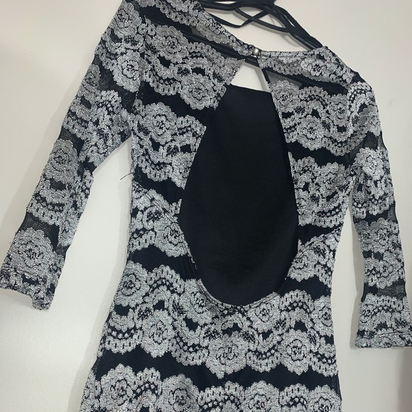 Floral Body Con Dress - Picture 3 of 4